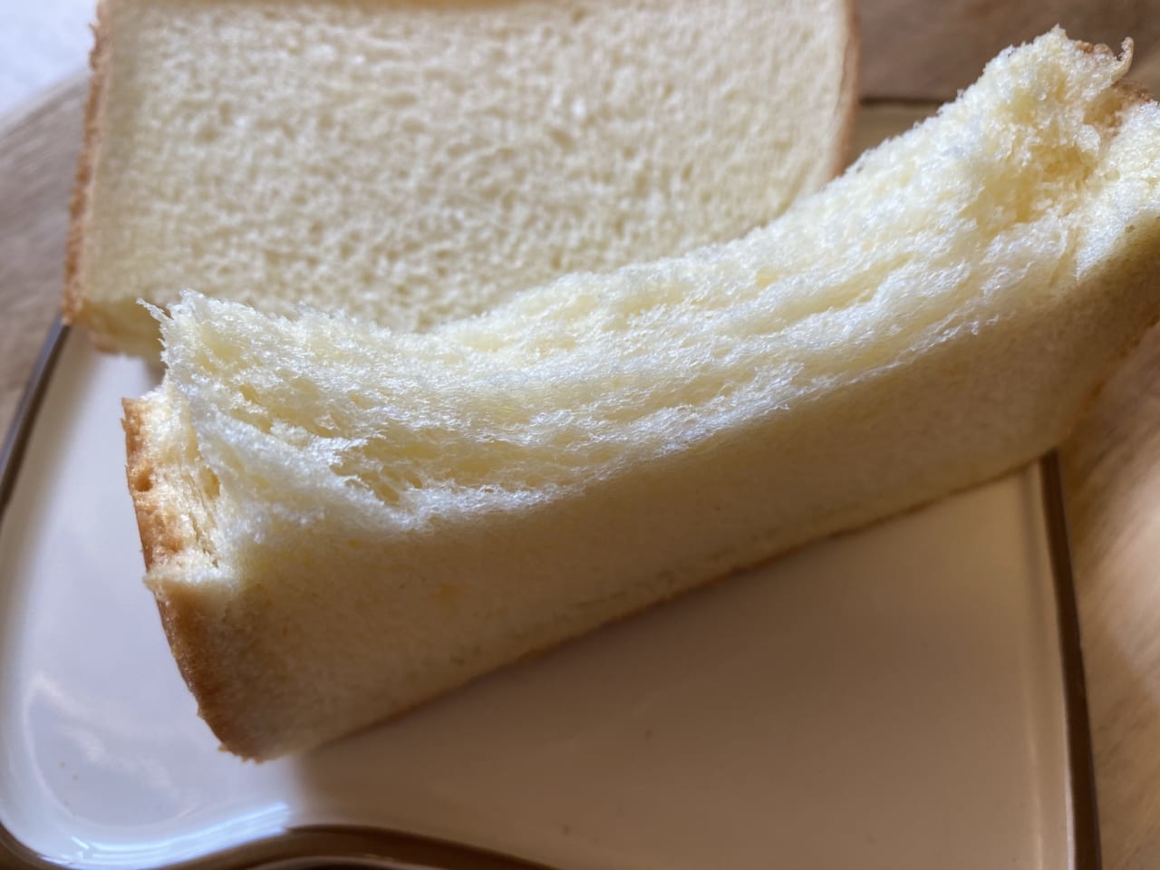 割いた食パン