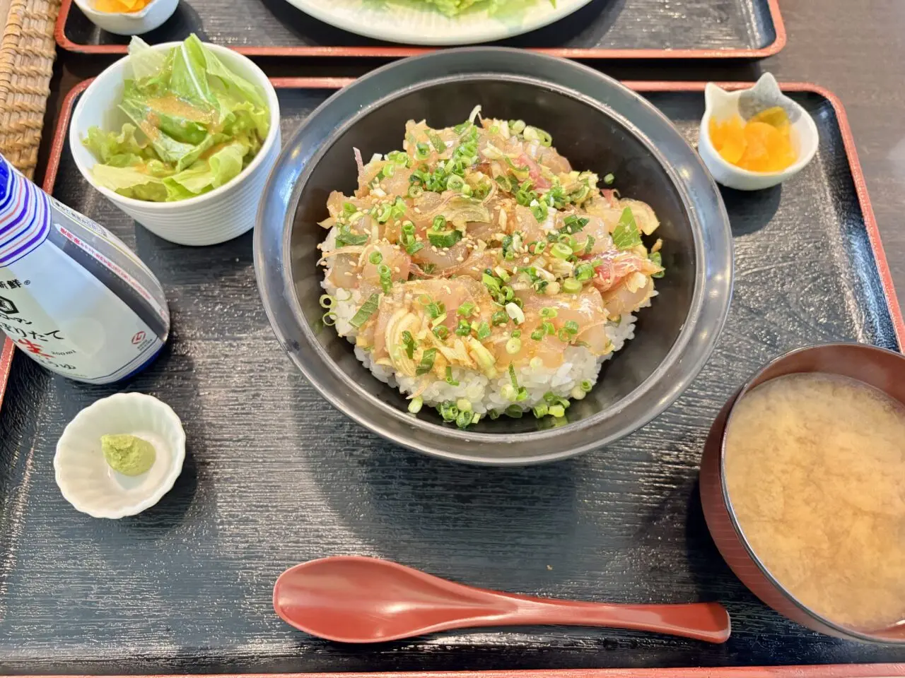 「真鯛の生姜醤油たたき丼（1,350円）」